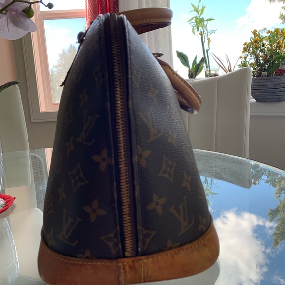 Louis Vuitton - Picture 3 of 14